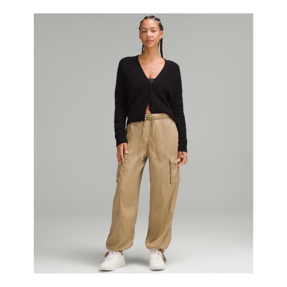 NWT Mid Rise Cargo Pant